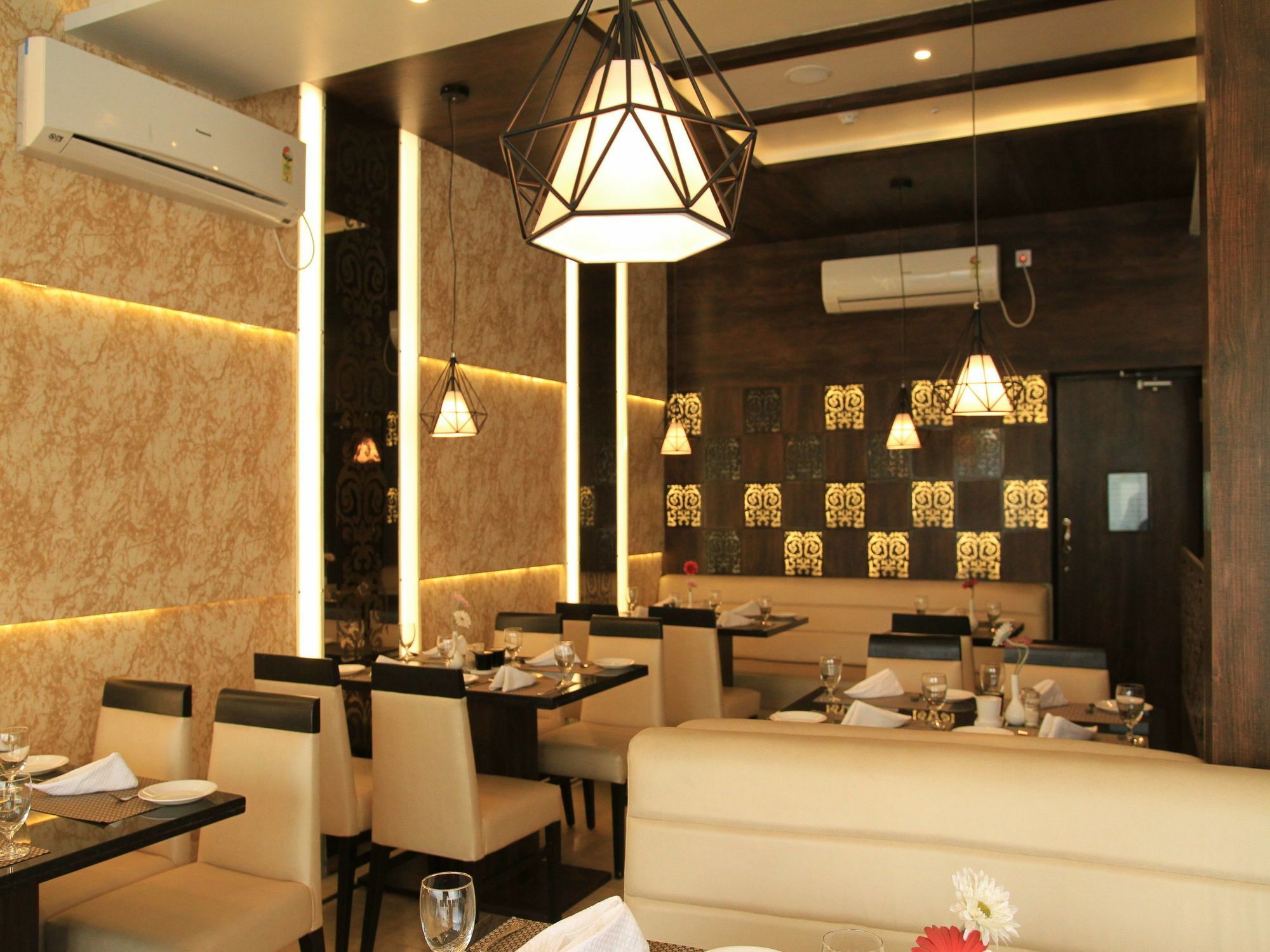 Oyo 7790 Hotel Royal Height Колката Екстериор снимка